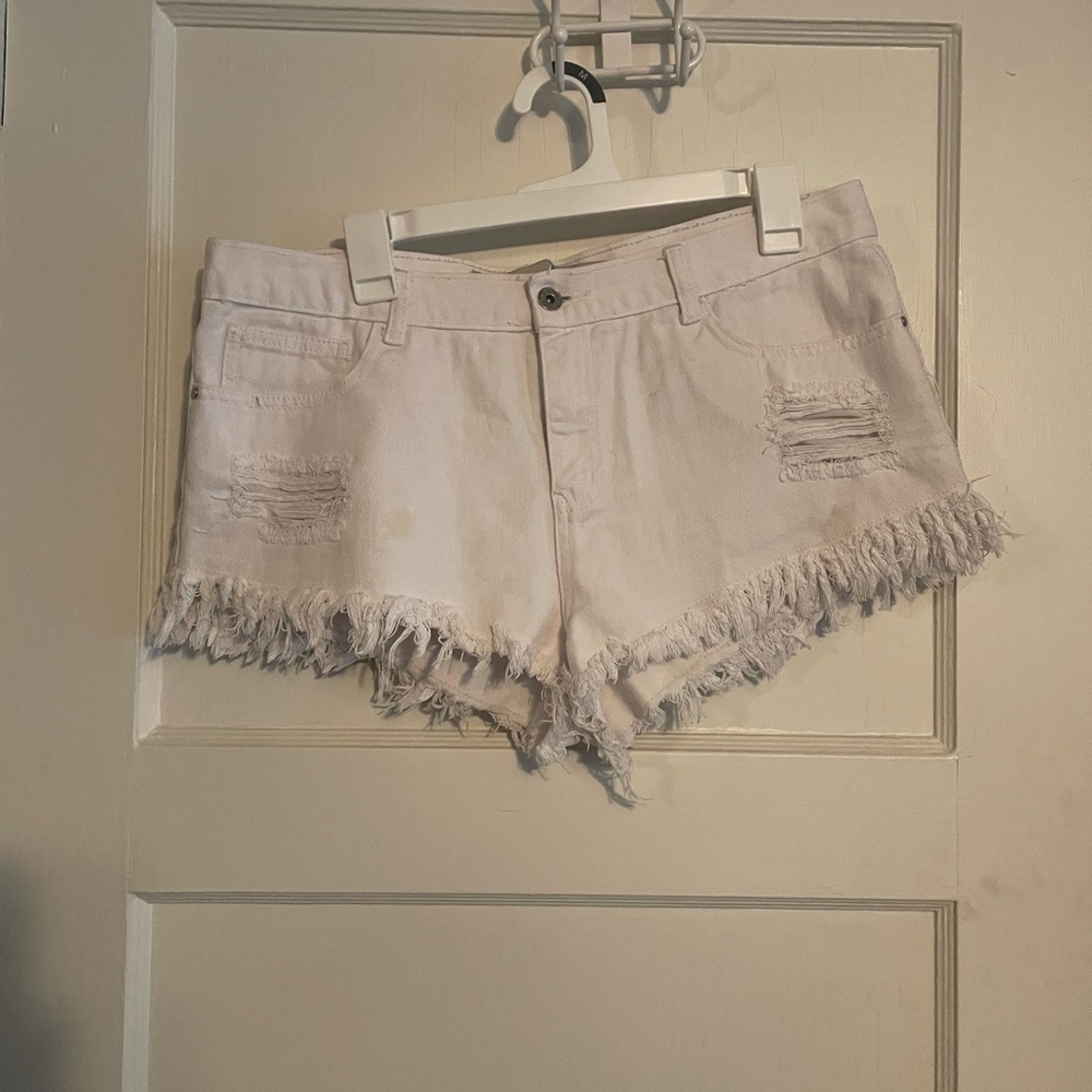 Denim&Co Cream Frayed Hem Jean Shorts